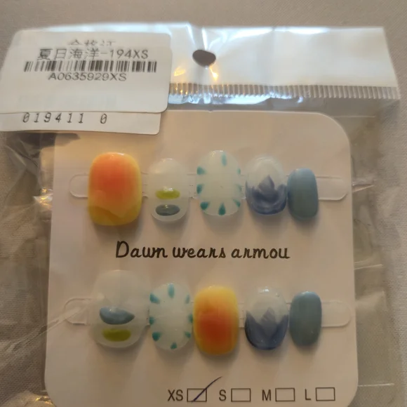 Colorful Gradient Press-On Nails - Picture 2 of 2